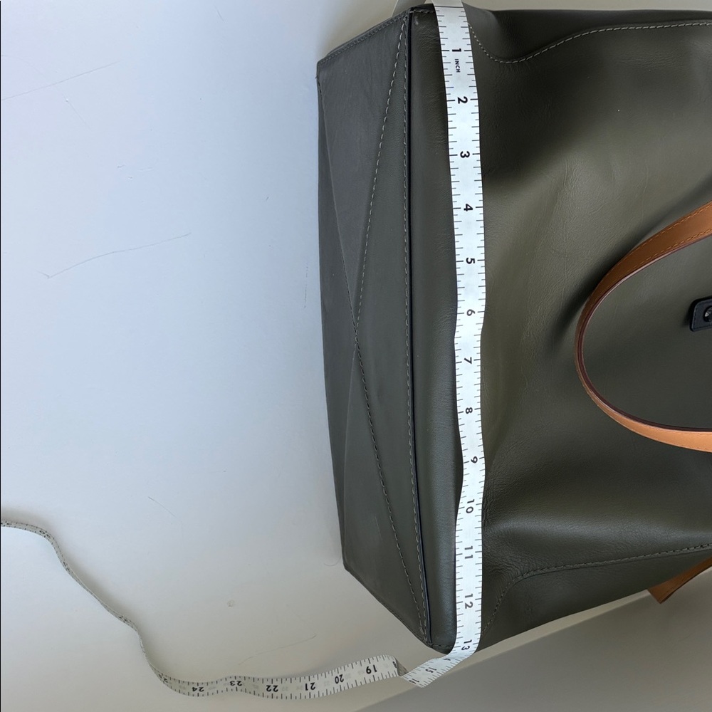 NWT Rag & Bone Olive/Black Tote with Tan Straps - Picture 8 of 11